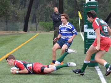 Franziscus Frost dives over for the first try against Técnico